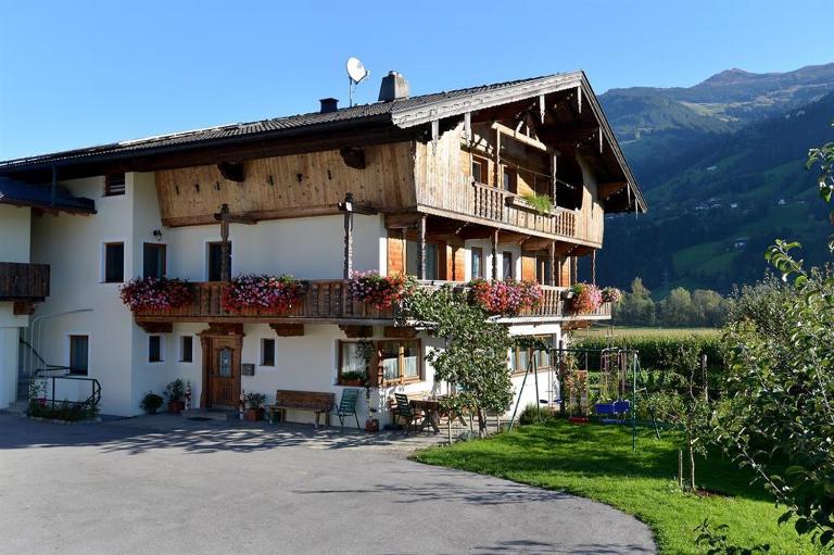 Ferienwohnungen Taxacher - B&B Fügen