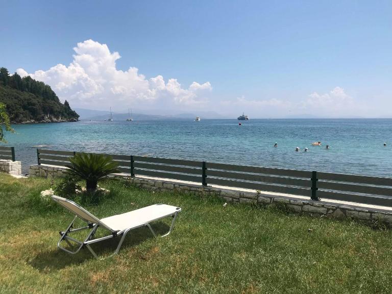 Stami's Seaside Apartment - B&B Pyrgi