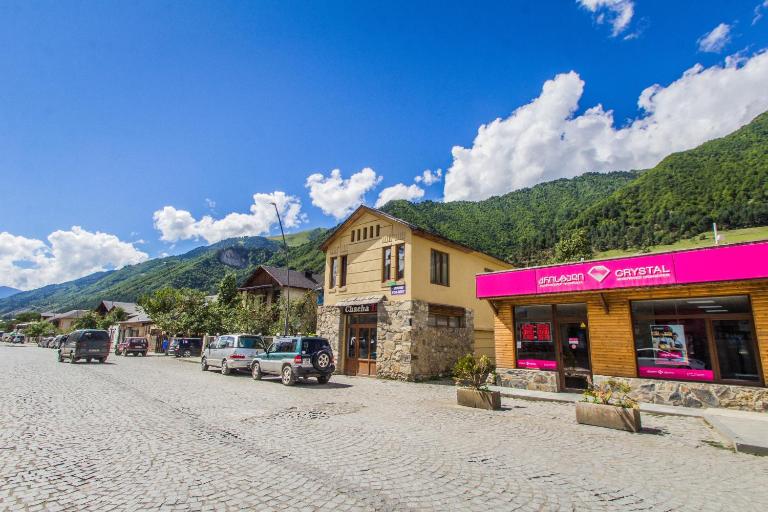 Eka&Nino GuestHouse - Bed and Breakfast Mestia