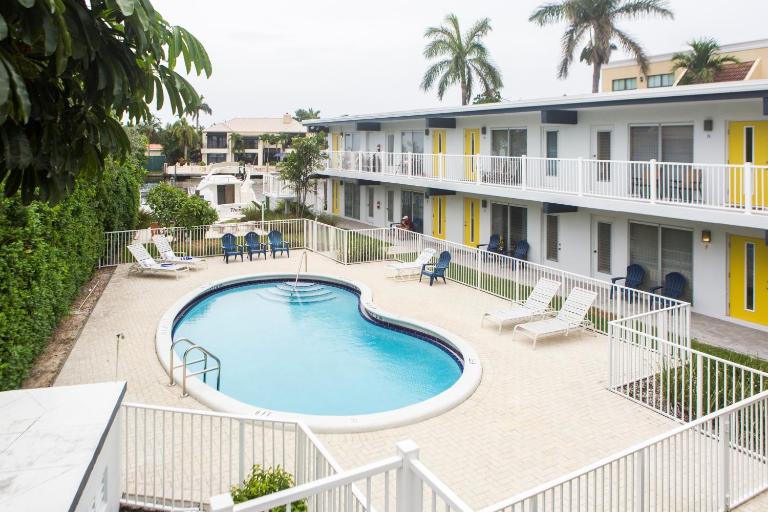 Lovely apartment on the canal with a pool - Ferienwohnung Fort Lauderdale