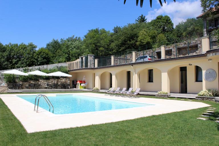 Oleandro 1 apartment in Villa Cerutti - B&B Mergozzo