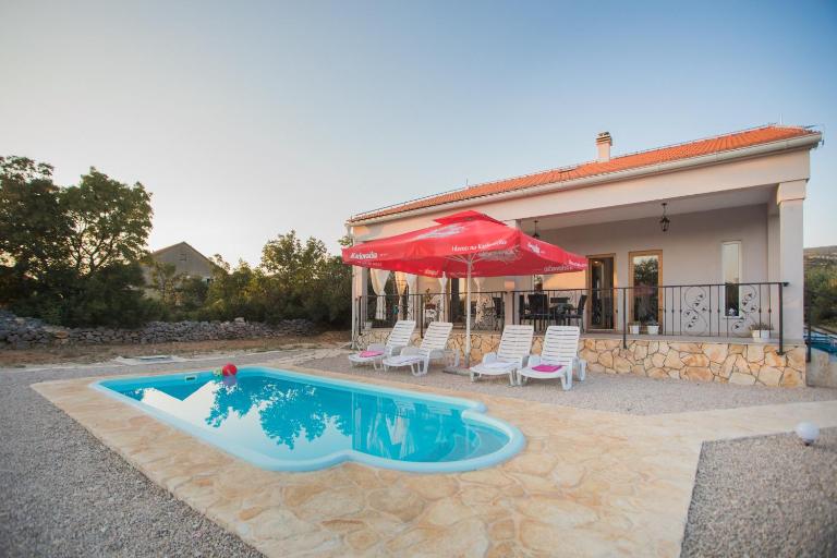 Holiday home with pool Kristal - Ferienwohnung Šibenik