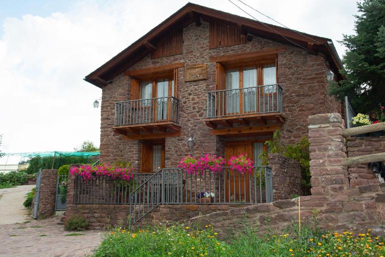 Casa Rural Cal Bosch - Bed and Breakfast Llagunes