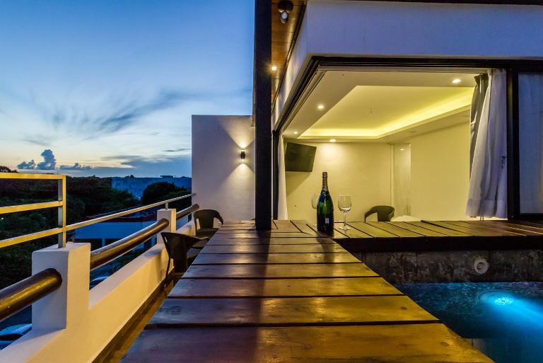LUXURY PENTHOUSE JUNGLE VIEW AND PARTIAL OCEAN VIEW, PRIVATE POOL AND ROOFTOP - B&B Playa del Carmen