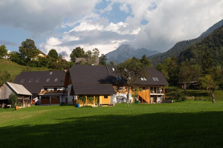 Apartments Tourist Farm Štorman with EV Ch-Station - Chambres d'hôtes Trzic