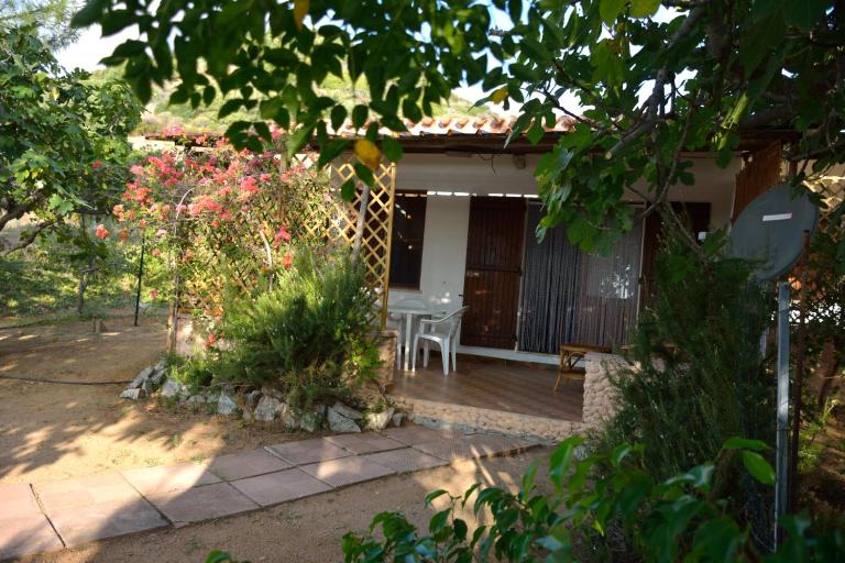 Case 800 mt dal mare - Casa Flora e Casa Aurora - B&B Tertenia