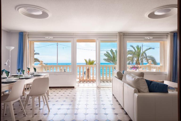 Apartment front line Jakarta 1 Sea View - B&B El Campello