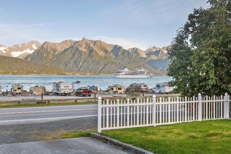 Alaska's Point of View - Bed and Breakfast Seward
