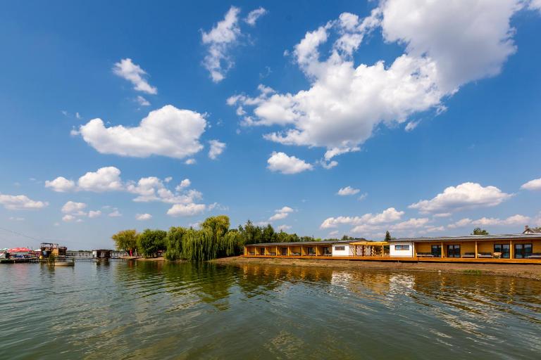 Halfarock Vízi-Erdei Apartmanház - B&B Levelek