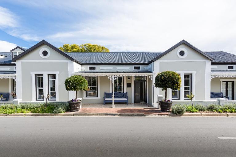 Macaron Boutique Guest House - Bed and Breakfast Franschhoek