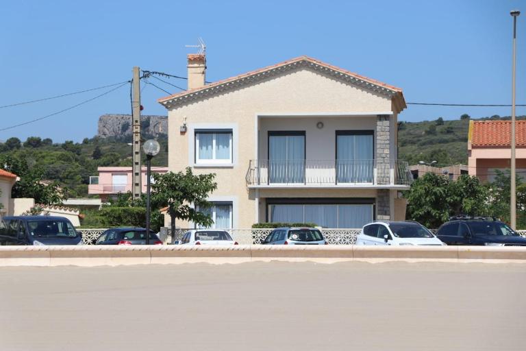 Belle maison, en bord de plage - B&B Narbonne-Plage