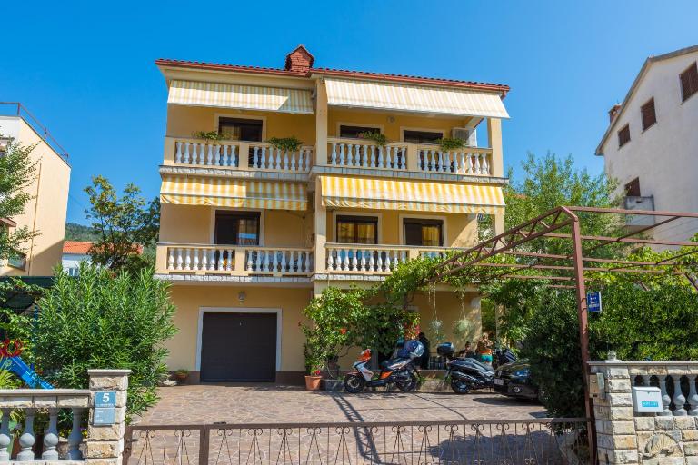 Apartman Laura - B&B Selce