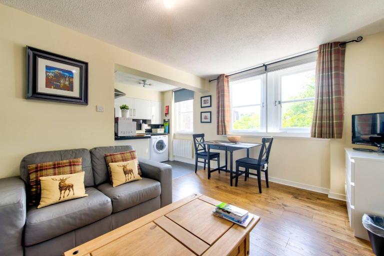 Stunning Studio Apartment Castle View - B&B Edimburgo