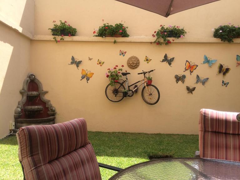 Hostal Los Lagos Inn - B&B Guatemala City