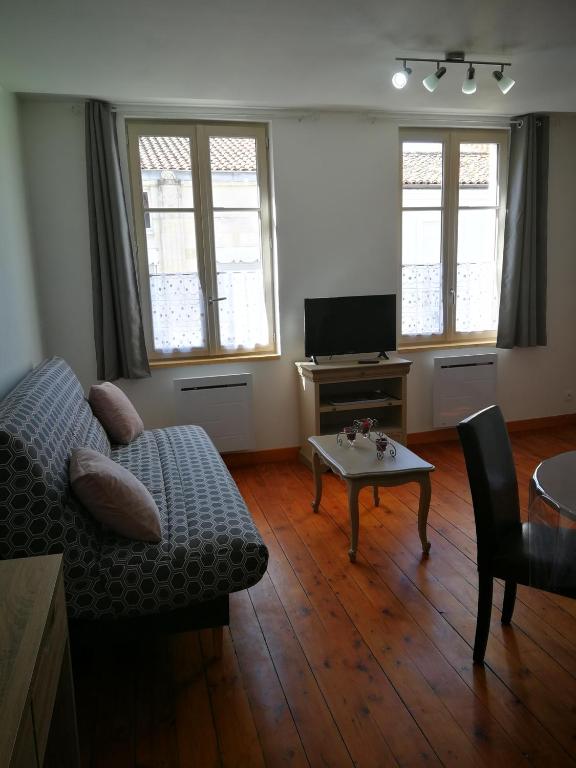 beau T2 lumineux 1er etage - B&B Rochefort