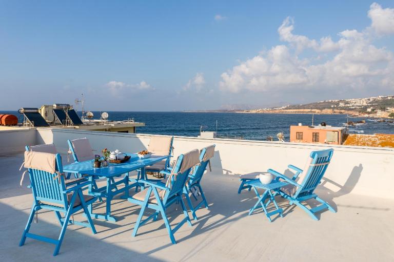 Sea View Penthouse with Roof Garden - Chambres d'hôtes La Canée