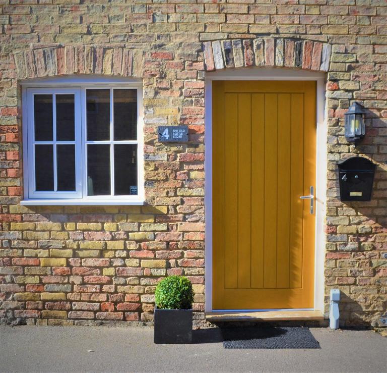 The Old Bottle Store - 2 Double Bedrooms, 2 Bathrooms, St Ives, Cambridgeshire - B&B Saint Ives