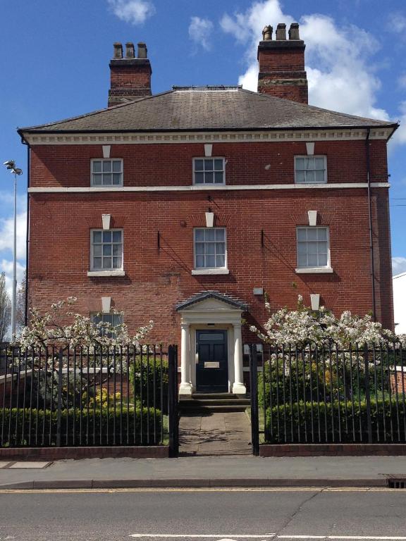 Historic Peel House Apartments - B&B Burton-on-Trent