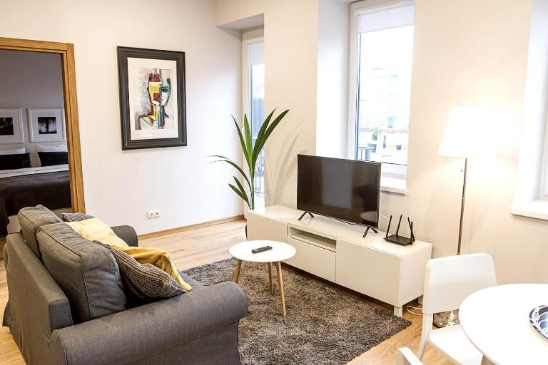 Modern 1BD Apartment in Old Town by Hostlovers - B&B Kaunas