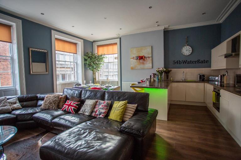 Most central luxury apartment - sleeps 4 & FREE parking! - B&B Chester