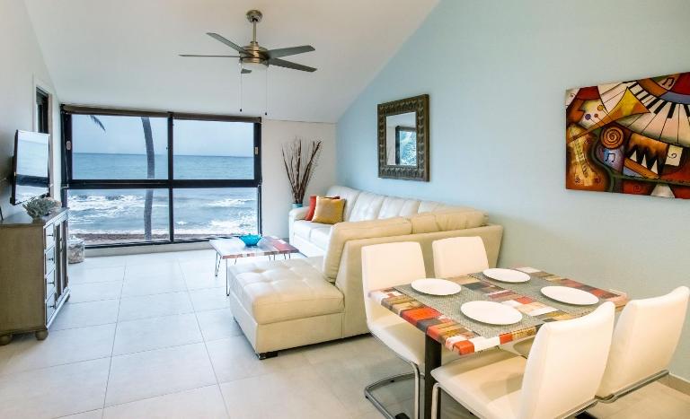 BV103 - Amazing Oceanfront Condo steps from beach - Ferienwohnung Humacao