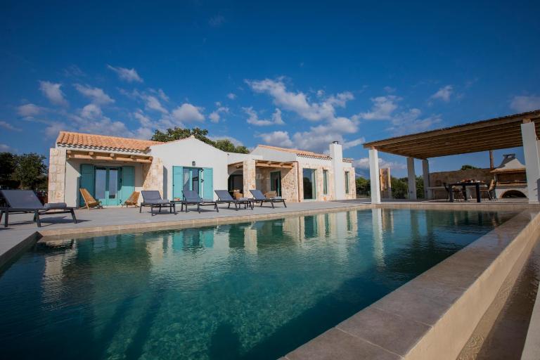Exclusive Sea View Villa Madelaine - Chambres d'hôtes Spartiá