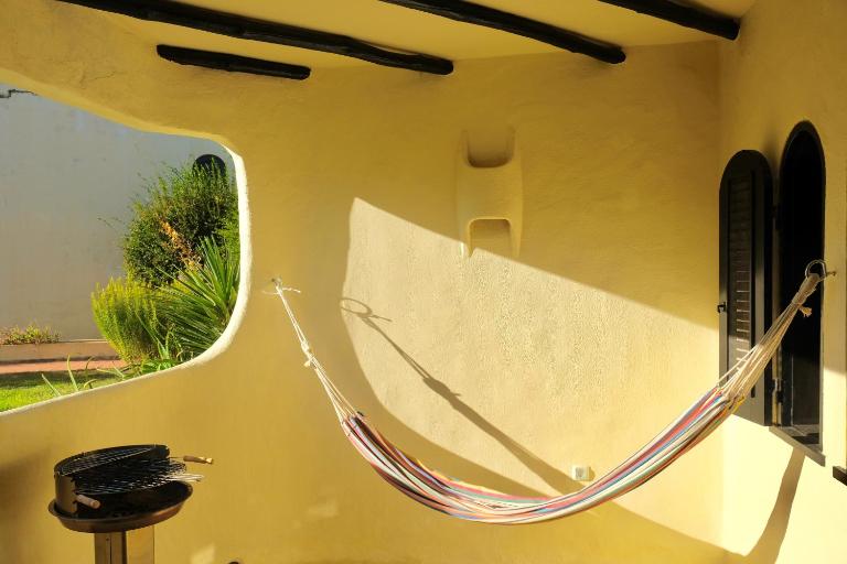 Peaceful & Spacious Apt with Parking & Queen Bed - Bed and Breakfast Carvoeiro