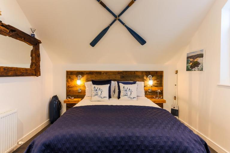 The Lighthouse Penthouse, Studio and Holiday Home - Chambres d'hôtes St Ives