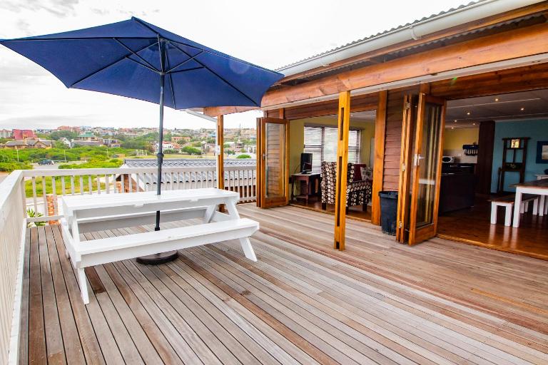 Happy Waves Holiday Home - Bed and Breakfast Jeffreys Bay
