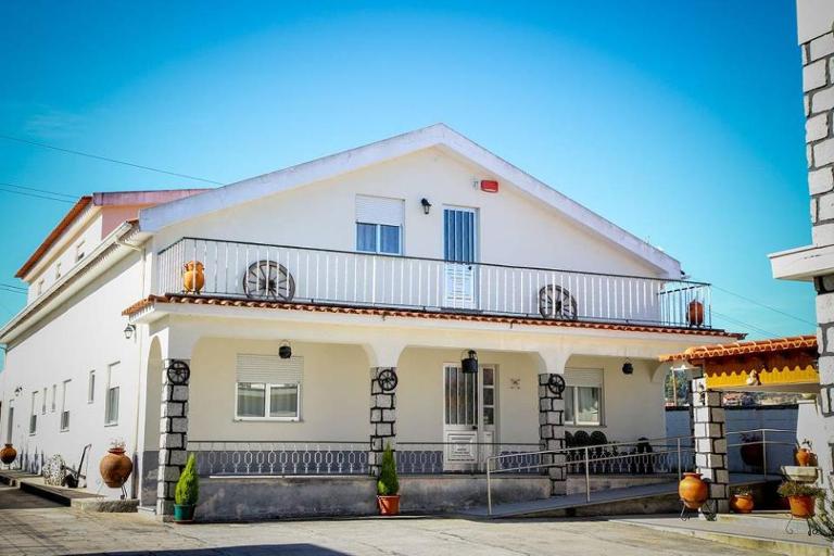 Hospedaria Santa Cruz - Bed and Breakfast Seia