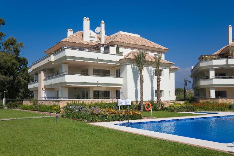 Appt 401-3-Bed-Heaven Beach-Paseo-All year heated pool-Free Bikes - Bed and Breakfast Estepona
