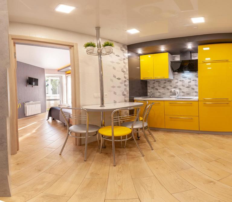 Yellow Loft Luxury apartments with 2 bedrooms - Ferienwohnung Poltawa