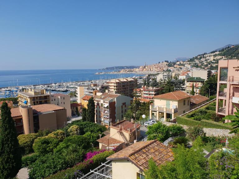The blue house, lovely apartment in the Côte d'Azur for 6 people - B&B Mentone
