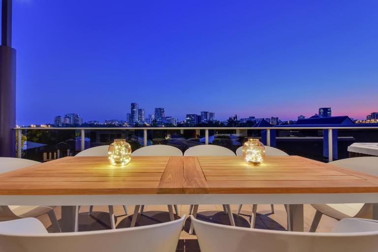 Luxury Darwin City Lights Jacuzzi Central Location Large House New Furnishings - Ferienwohnung Darwin