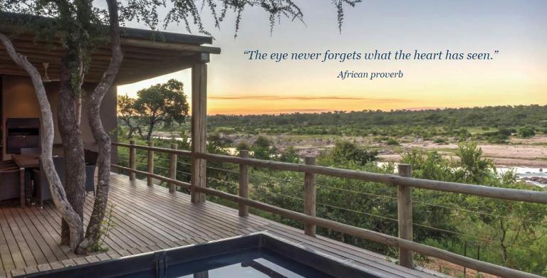 Modern Mjejane Lodge - River View & Private Pool - B&B Hectorspruit