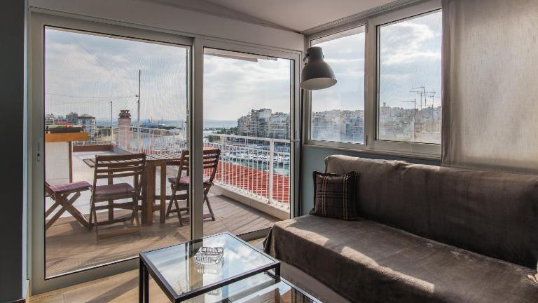 Piraeus Apartment with Endless View - Chambres d'hôtes Le Pirée