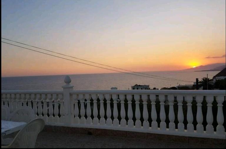 Vistas al Mar - B&B Adra