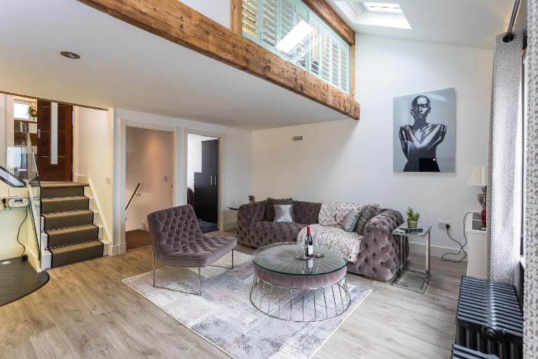 The Penthouse, Opposite Sale Metrolink, Includes Free Parking - Ferienwohnung Sale