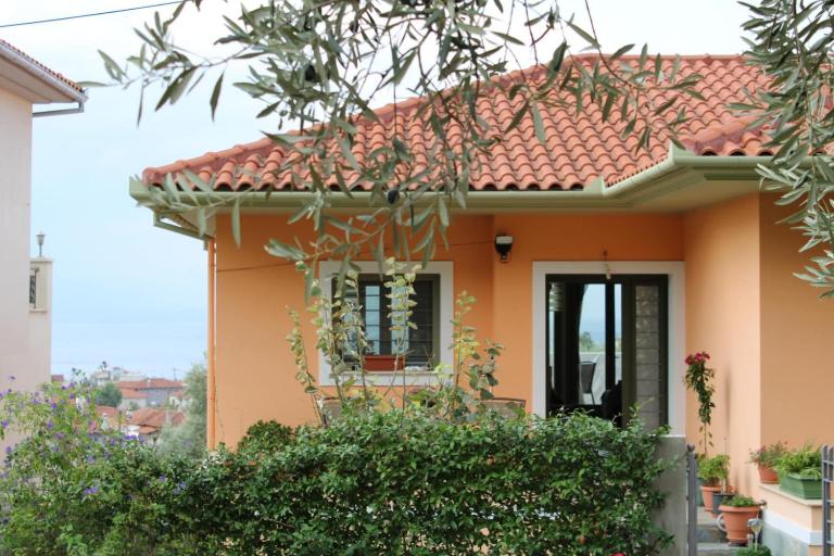 View House - Bed and Breakfast Agriá
