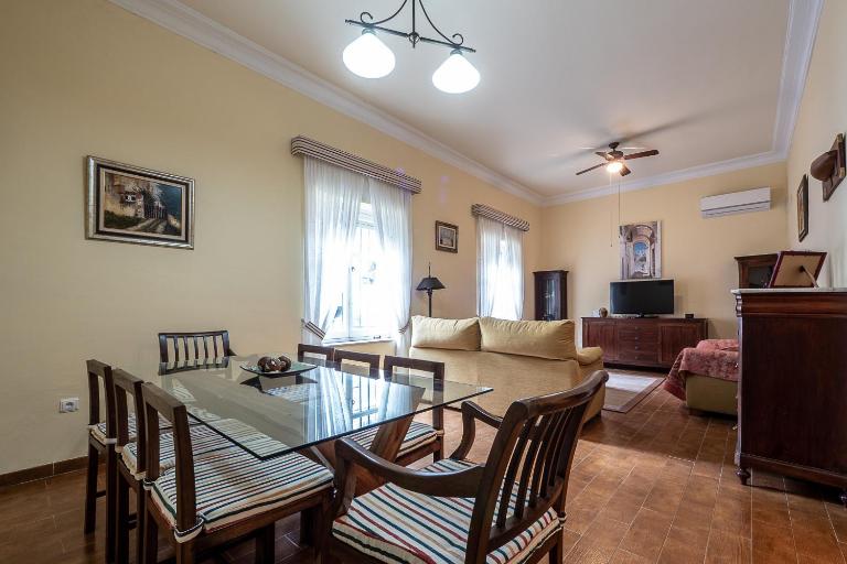 Gran Apartamento Avenida 57 - Bed and Breakfast Cádiz