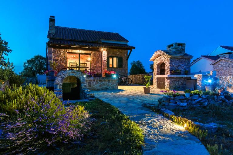 Holiday Home Vlatka - B&B Lozovac