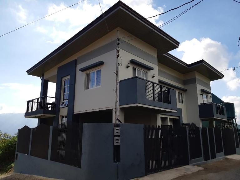 Restful 3BR Hillside Duplex House - Bed and Breakfast Baguio City