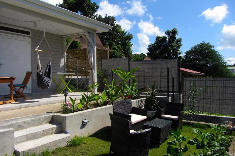 Or bleu-Bungalow volcan Soufriere-Vue sur mer - Bed and Breakfast Saint-Claude