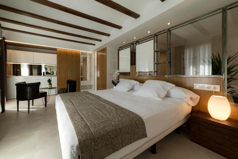 Vinatea Suites con jacuzzi privado en el centro de Morella - B&B Morella
