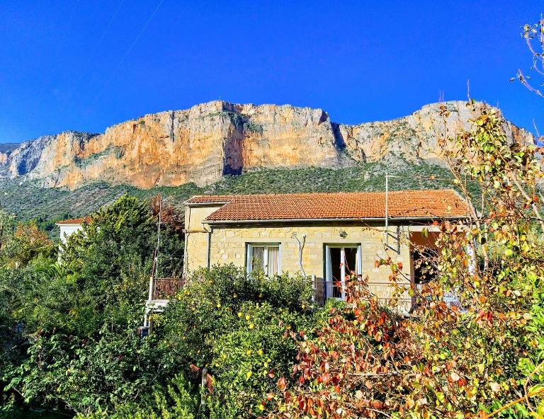 Anna's beautiful house - B&B Leonídio