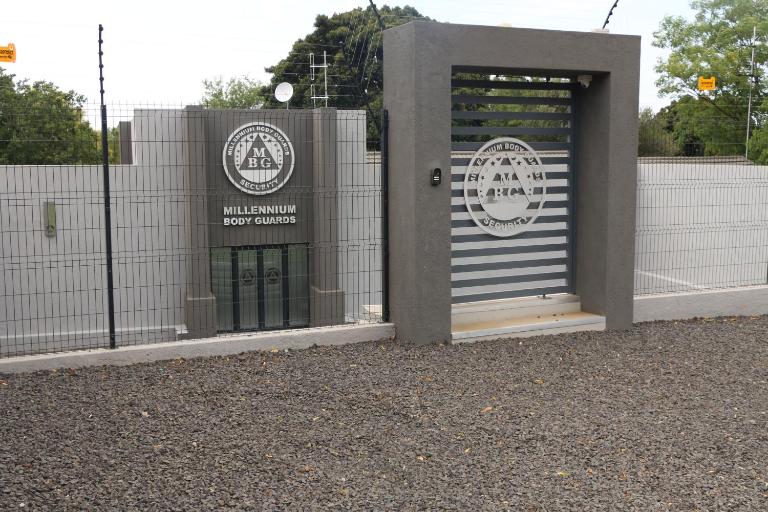 Millennium Body Guards Guesthouse - Chambres d'hôtes Hartbeespoort
