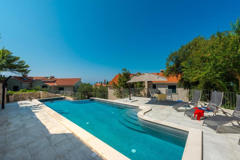 City Center Suites - Apartment with Terrace and Private Pool - B&B Ragusa Vecchia