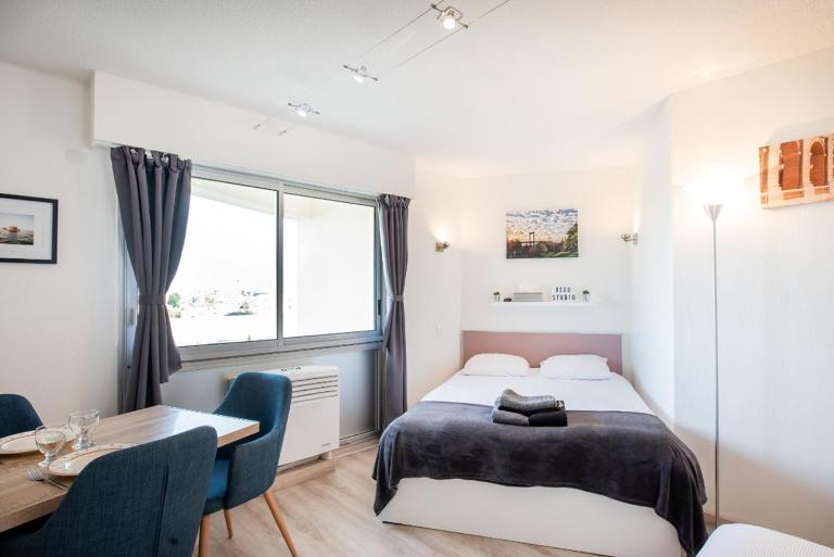 Escapade Bordeaux, tram et supermarché au pied - B&B Mérignac