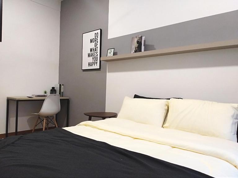 Georgetown SeaView Condo Tropicana 218 Macalister - Bed and Breakfast George Town