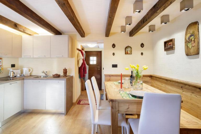 HelloChalet - Chalet Grené typical house with garden - 1km cabelcar - Chambres d'hôtes Valtournenche